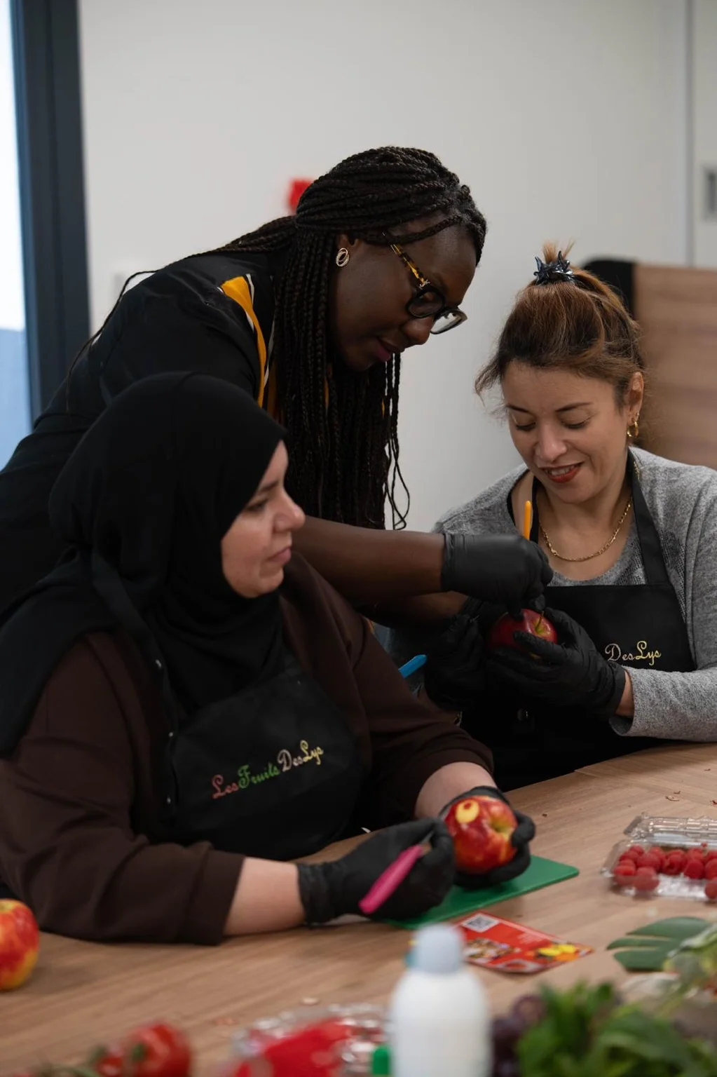 Un accompagnement pas à pas pour sculpter une pomme.