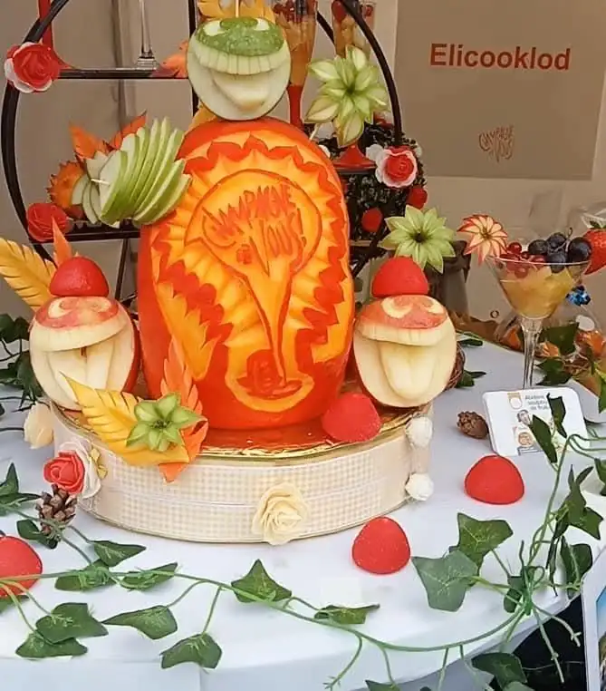 Sculpture de fruits frais pour buffet événementiel