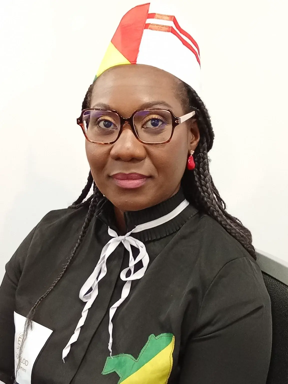 Syntia Samba en tenue événementielle