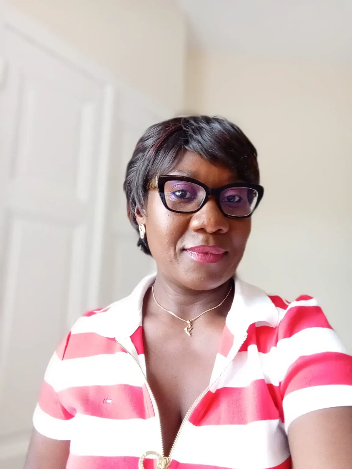 Syntia Samba — portrait professionnel en tenue de chef